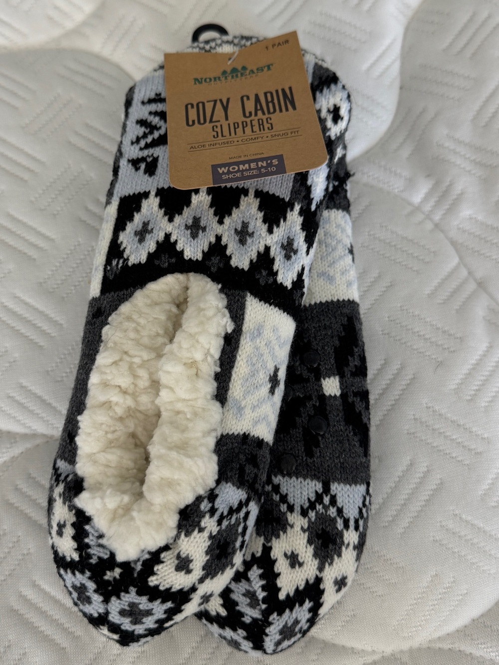 Cozy Cabin Women’s Black & White Knit Slipper Socks